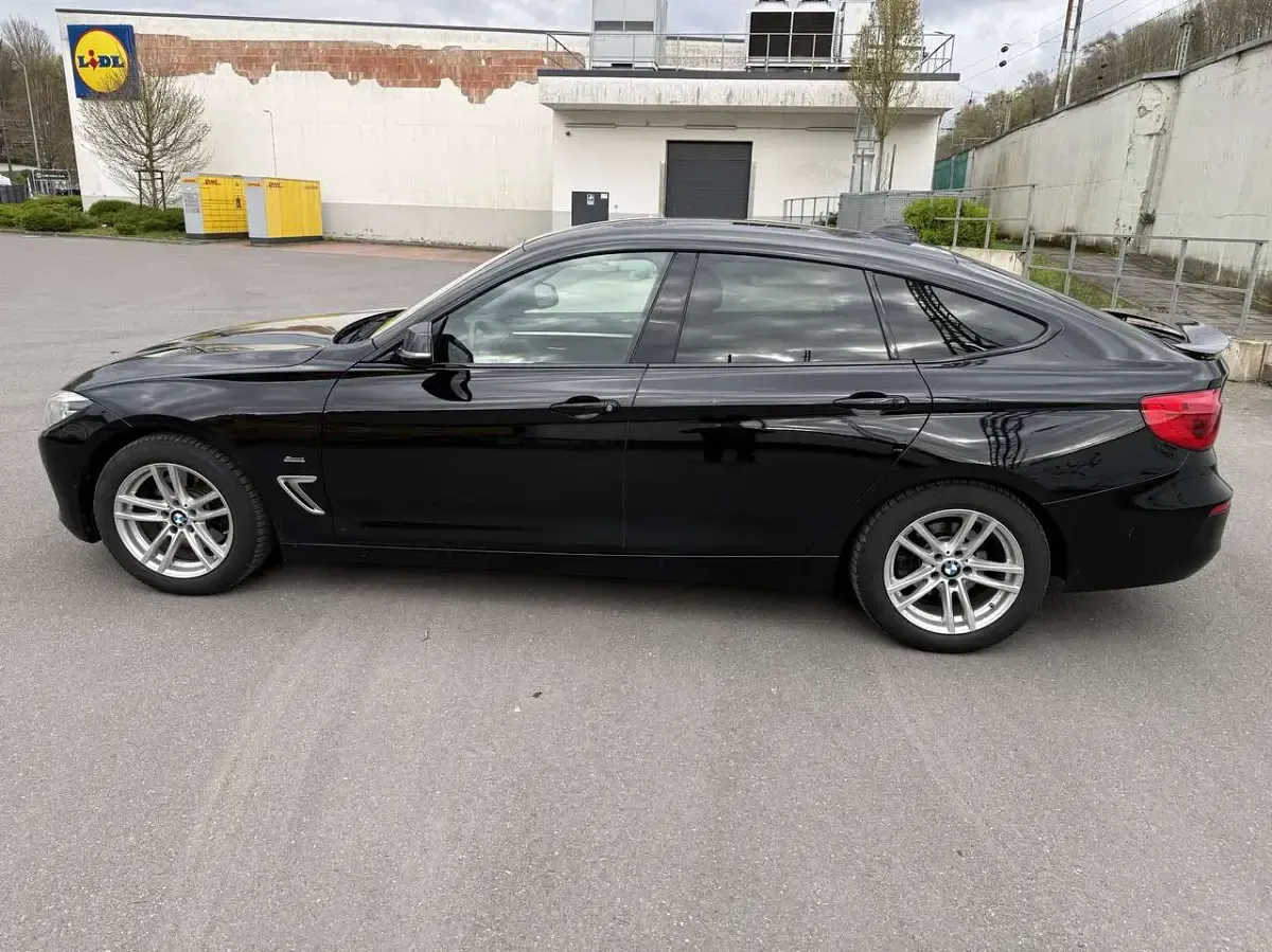 Gebraucht BMW 325 Sport Line 224 PS (164 kW) 2017 Schwarz Limousine