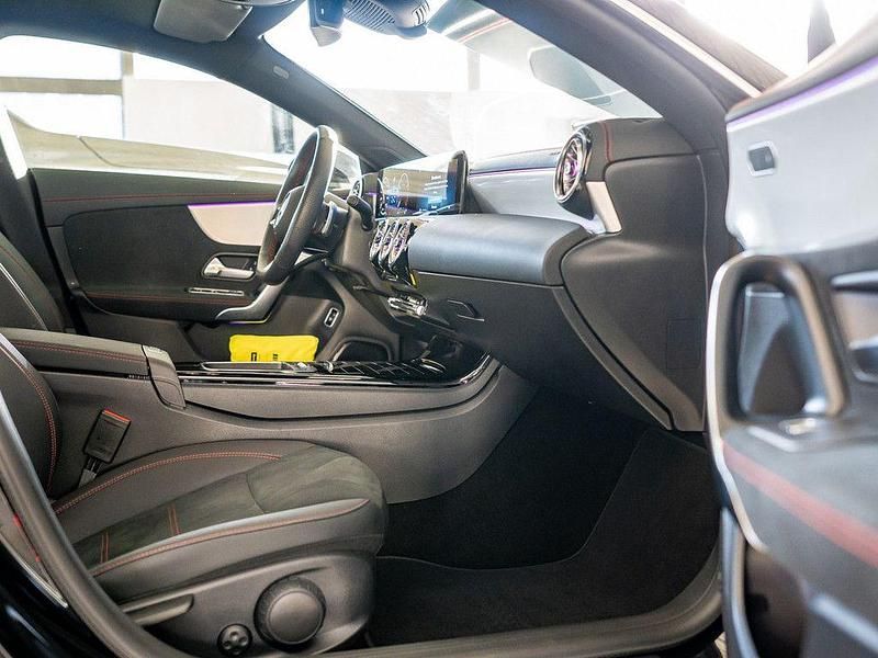 Gebraucht Mercedes CLA250 Shooting Brake AMG 224 PS (164 kW) 2025 Schwarz / kosmosschwarz (metallic) Kombi