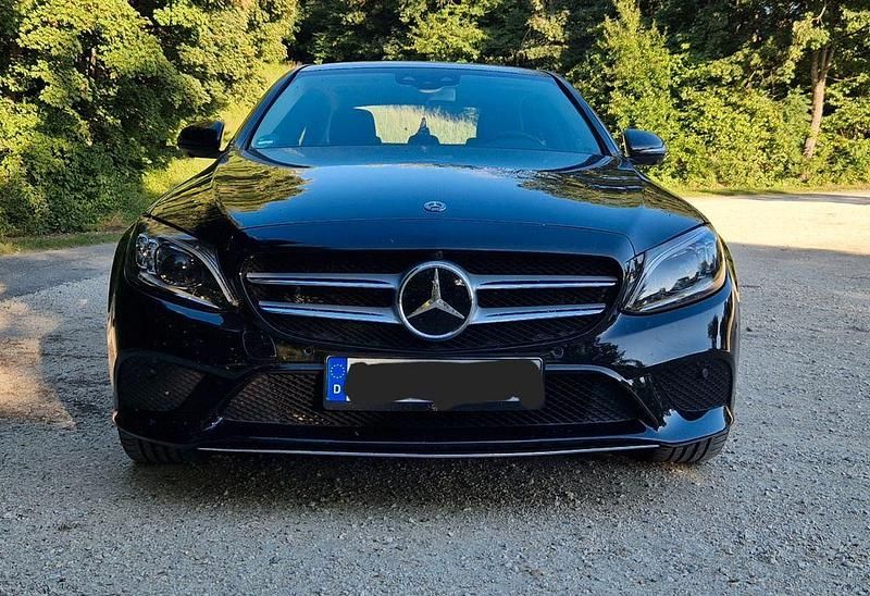 Schwarz Gebraucht 2020 Mercedes C400 Limousine | 30.700 € (Fairer Preis) - Bild 1/4