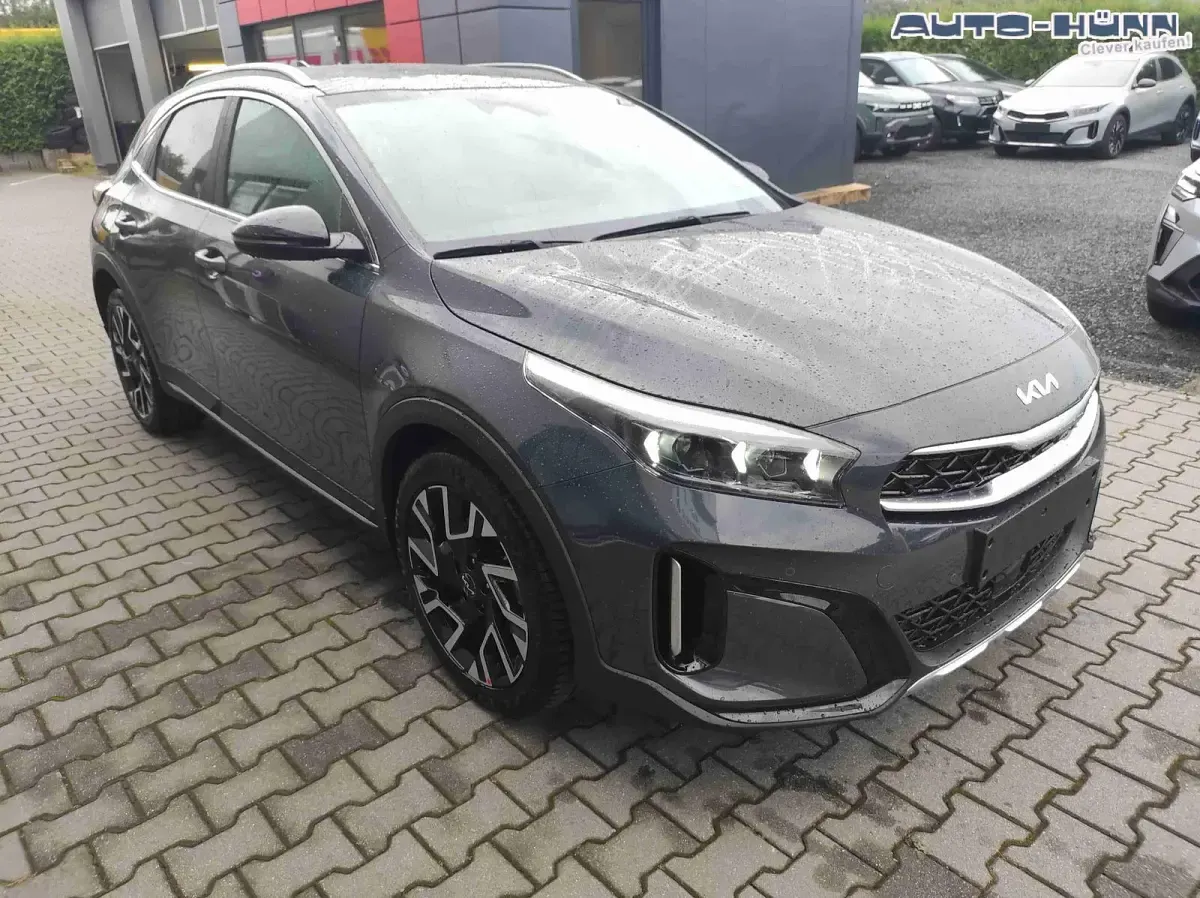 Neu Kia XCeed 179 PS (131 kW) 2025 Penta grau SUV