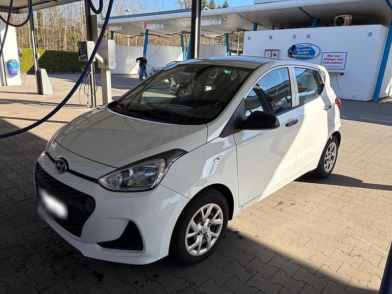 Gebraucht Hyundai i10 GO! 67 PS (49 kW) 2017 Weiß Kleinwagen
