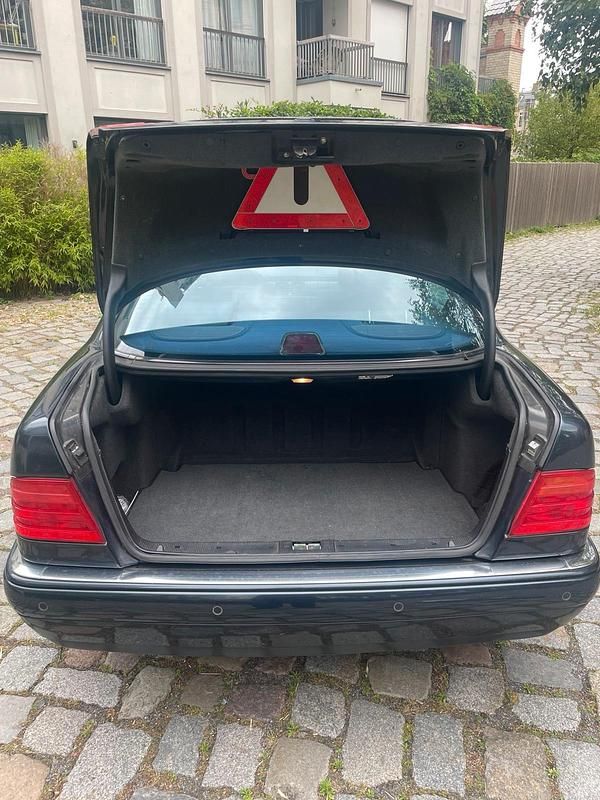 Gebraucht Mercedes E420 279 PS (205 kW) 1996 Blau Limousine