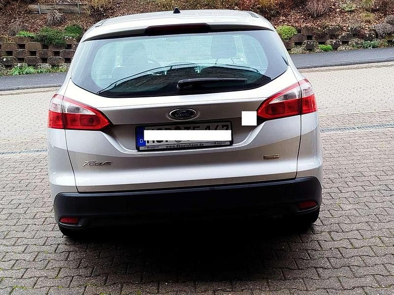Gebraucht Ford Focus Trend 105 PS (77 kW) 2013 Silber Kombi