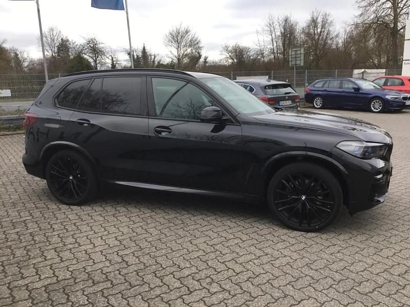 Gebraucht BMW X5 Performance 333 PS (244 kW) 2023 Schwarz SUV