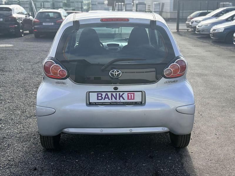 Gebraucht Toyota Aygo Cool 68 PS (50 kW) 2009 Silber Kleinwagen