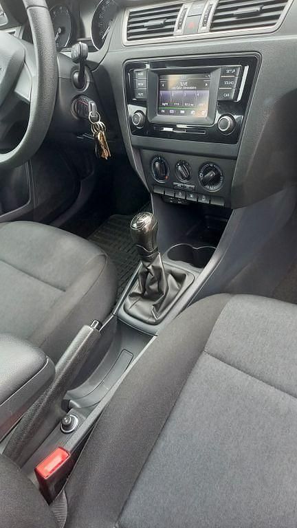 Gebraucht Skoda Rapid 90 PS (66 kW) 2016 Rot Kleinwagen