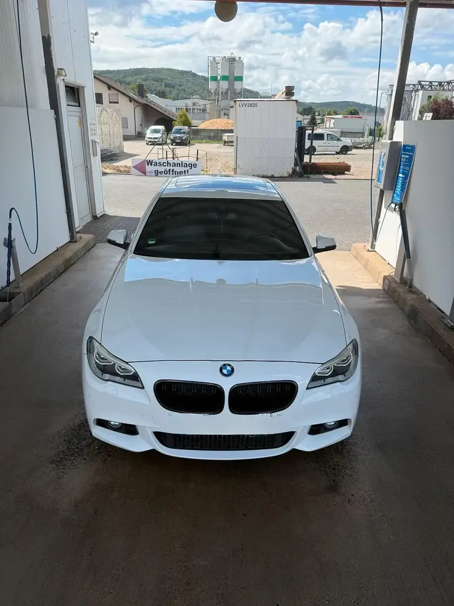 Gebraucht BMW 530 M Sport 258 PS (189 kW) 2016 Weiß Limousine