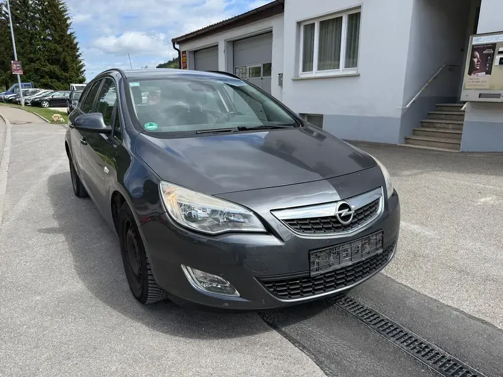 Gebraucht Opel Astra 125 PS (91 kW) 2011 Grau Kombi