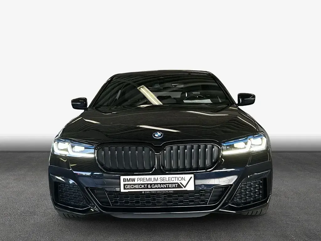 Gebraucht BMW 545e Sport Line 286 PS (210 kW) 2022 Carbonschwarz metallic Limousine