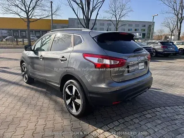Gebraucht Nissan Qashqai 360º 116 PS (85 kW) 2016 Gun metallic (m) SUV