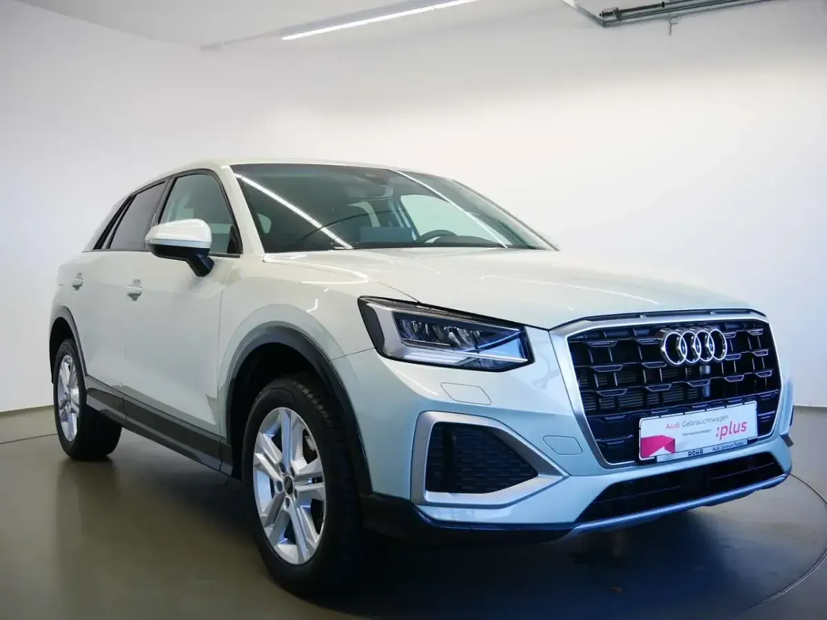 Gebraucht Audi Q2 Advanced Plus 116 PS (85 kW) 2024 Tausilber metallic SUV