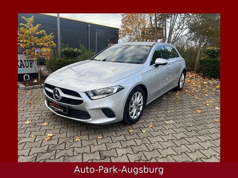 Silber Gebraucht 2020 Mercedes A180 Limousine | 19.980 € (Guter Preis) - Bild 1/4