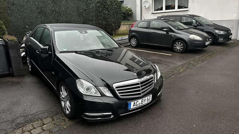 Gebraucht Mercedes E250 Avantgarde 204 PS (150 kW) 2013 Limousine