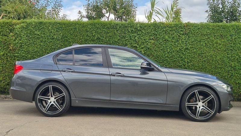 Gebraucht BMW 320 Sport Line 184 PS (135 kW) 2015 Grau Limousine