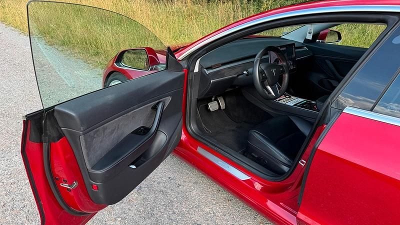 Second-hand Tesla Model 3 258 kW (351 CP) 2020 Roșu Berlinǎ