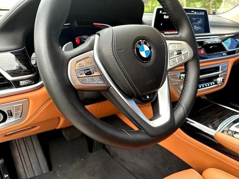 Gebraucht BMW 740 Performance 340 PS (250 kW) 2022 Schwarz Limousine