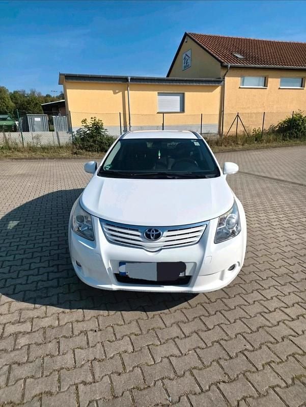 Weiß Gebraucht 2010 Toyota Avensis T2 Kombi | 4.500 € (Fairer Preis) - Bild 1/4