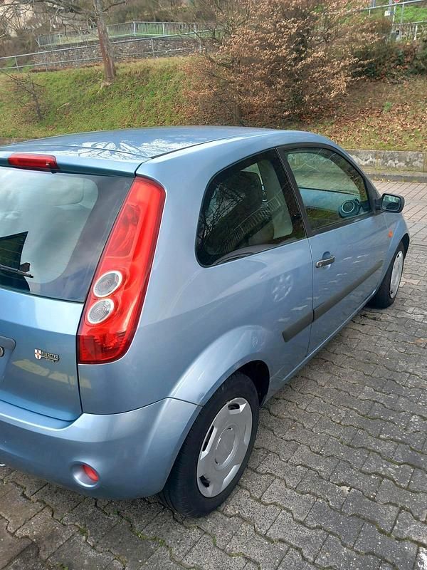 Gebraucht Ford Fiesta 51 PS (37 kW) 2006 Blau Kleinwagen
