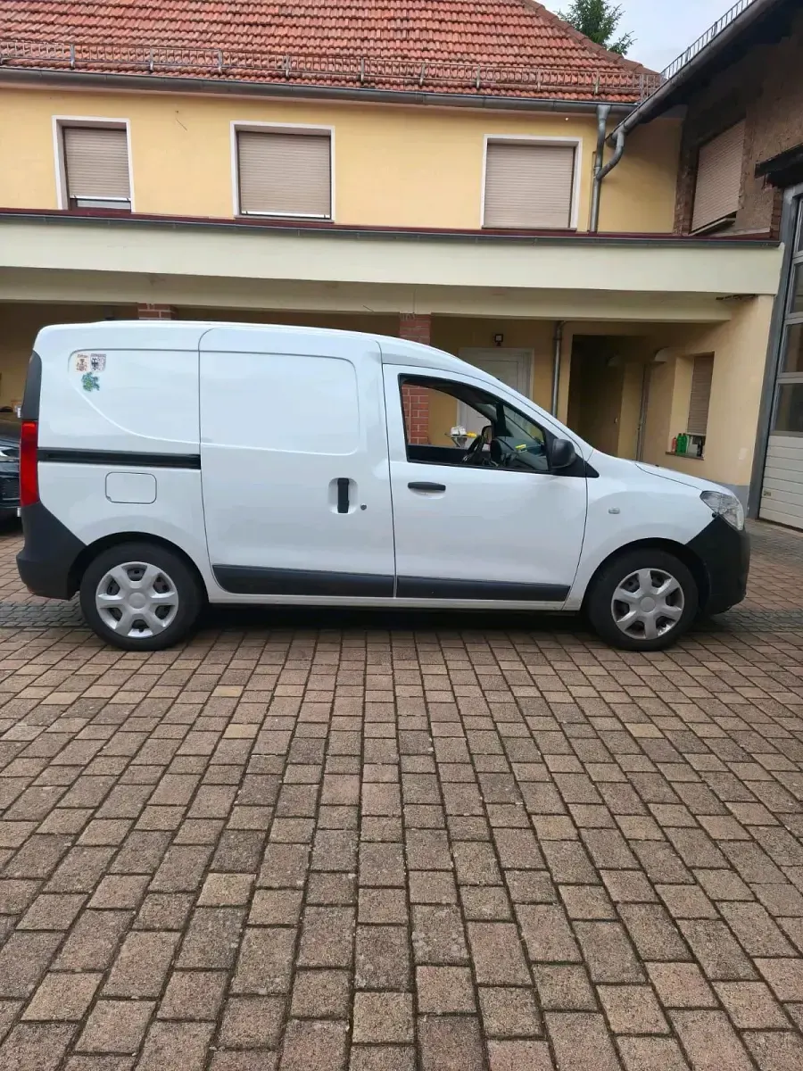 Gebraucht Dacia Dokker 102 PS (75 kW) 2018 Weiß Van / Kleinbus