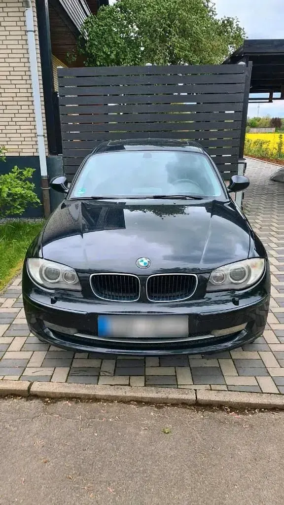 Gebraucht BMW 116 122 PS (89 kW) 2010 Schwarz Kleinwagen