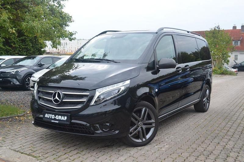 Schwarz Gebraucht 2018 Mercedes Vito Van / Kleinbus | 29.690 € (Fairer Preis) - Bild 1/4
