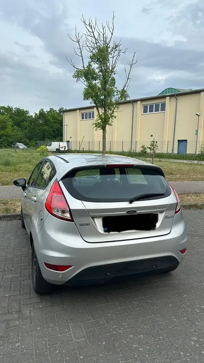 Gebraucht Ford Fiesta 100 PS (73 kW) 2014 Grau Kleinwagen