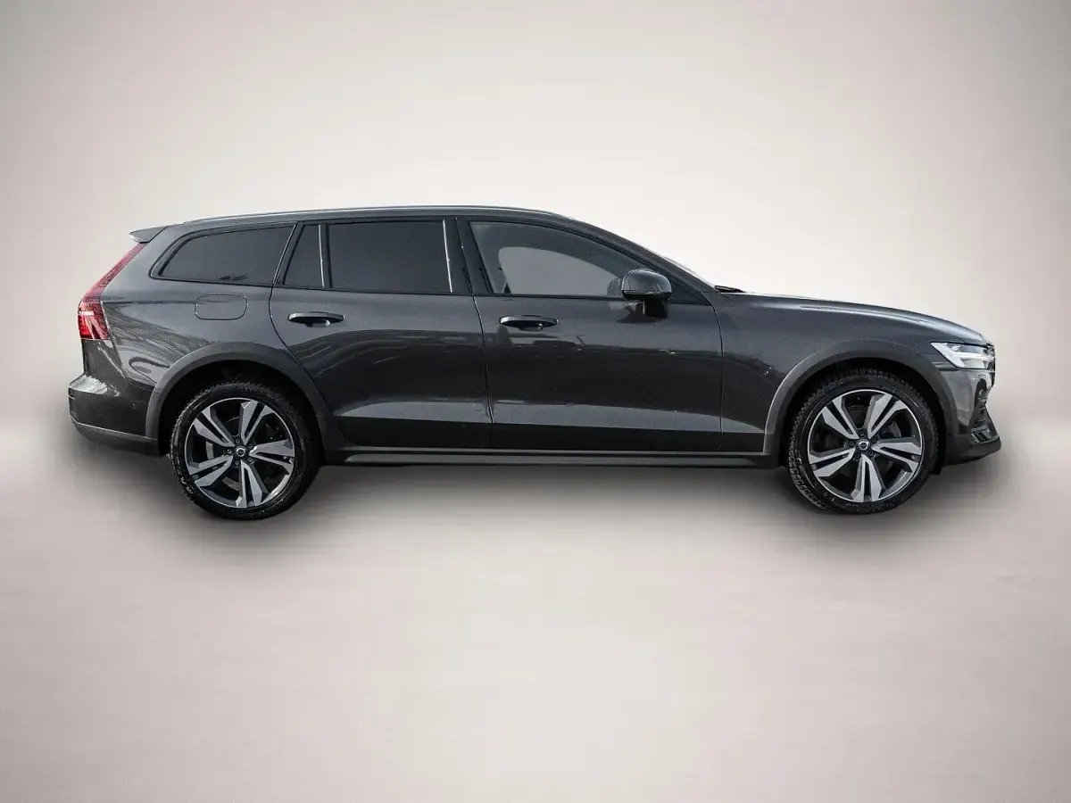 Gebraucht Volvo V60 CC Ultimate 197 PS (144 kW) 2024 Manufacturer Kombi