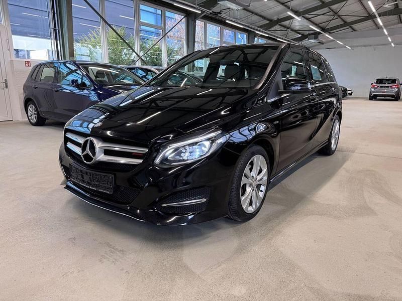 Gebraucht Mercedes B220 177 PS (130 kW) 2015 Nachtschwarz Van / Kleinbus