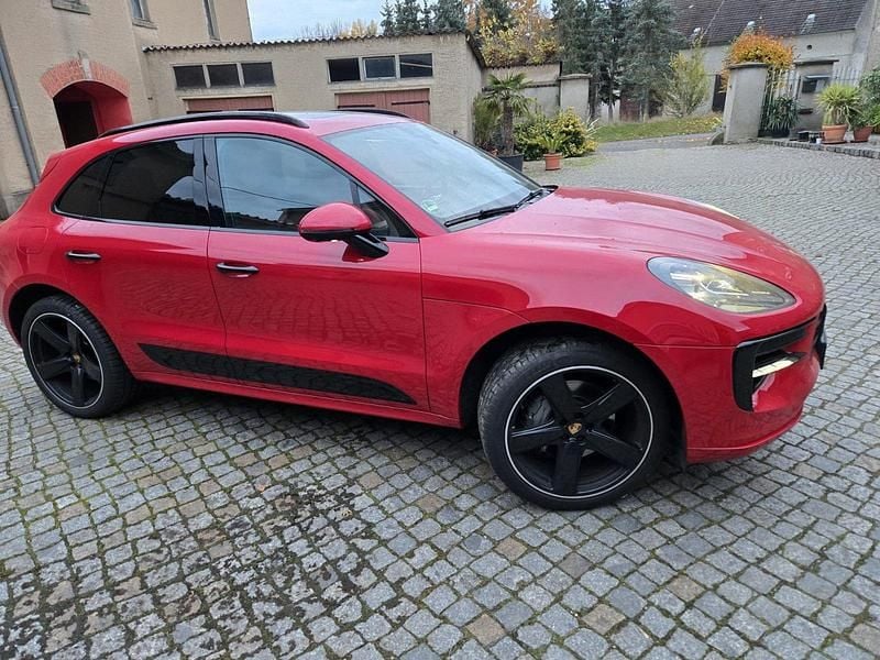 Używany Porsche Macan 354 KM (260 kW) 2019 Czerwony SUV