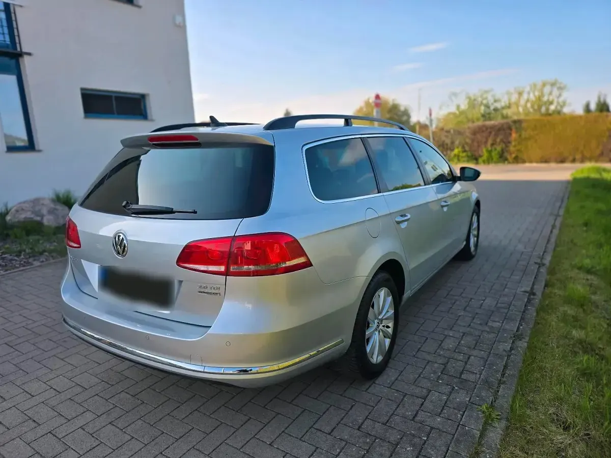 Gebraucht VW Passat 140 PS (102 kW) 2013 Silber Kombi