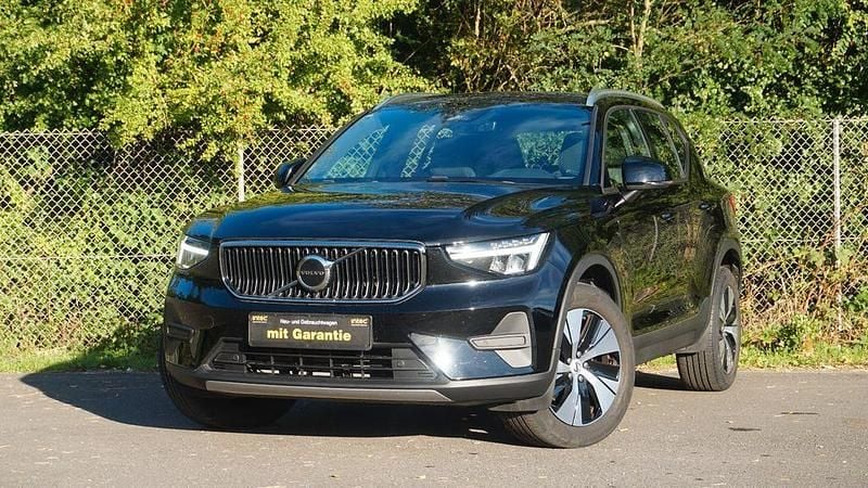 Schwarz Gebraucht 2022 Volvo XC40 Core SUV | 26.400 € - Bild 1/4