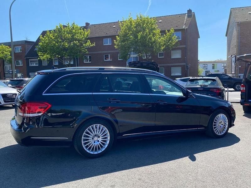 Gebraucht Mercedes E250 Elegance 204 PS (150 kW) 2015 Schwarz Kombi