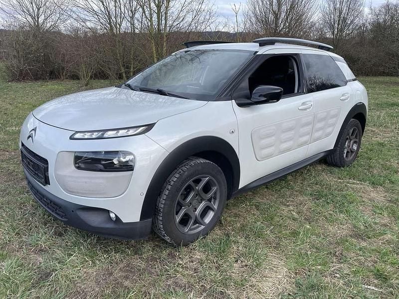 Gebraucht Citroën C4 Shine 92 PS (67 kW) 2015 Farbe weiss perle perlmutt SUV