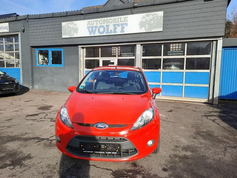 Gebraucht Ford Fiesta Champions Edition 82 PS (60 kW) 2012 Rot Kleinwagen
