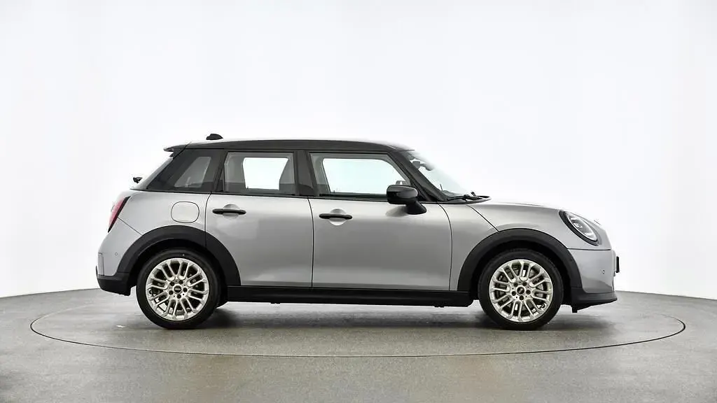 Gebraucht Mini Cooper Favoured 156 PS (114 kW) 2024 Silber Kleinwagen