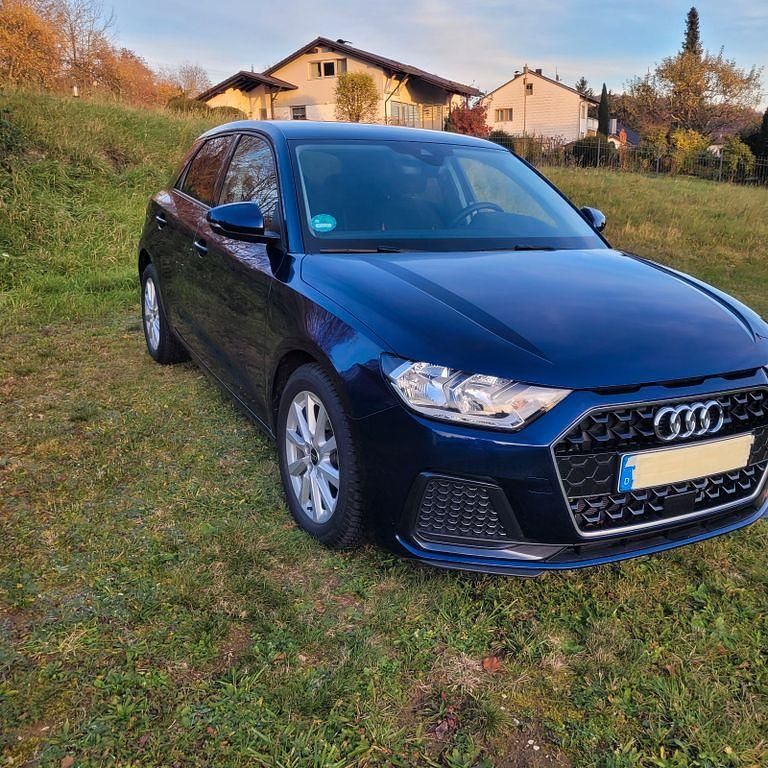 Blau Gebraucht 2024 Audi A1 Sportback Advanced Kleinwagen | 20.600 € (Guter Preis) - Bild 1/4
