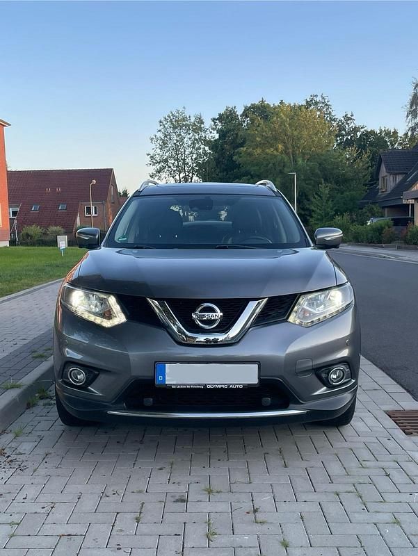 Grau Gebraucht 2017 Nissan X-Trail Tekna SUV | 16.800 € (Guter Preis) - Bild 1/4