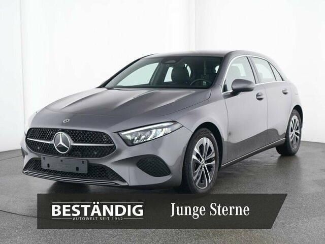 Lack mountaingrau Gebraucht 2024 Mercedes A200 Progressive | 29.989 € (Superpreis) - Bild 1/4