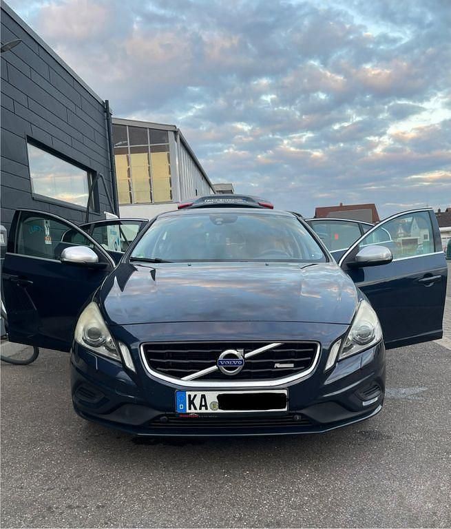 Blau Gebraucht 2013 Volvo S60 R-Design Limousine | 13.000 € (Fairer Preis) - Bild 1/4