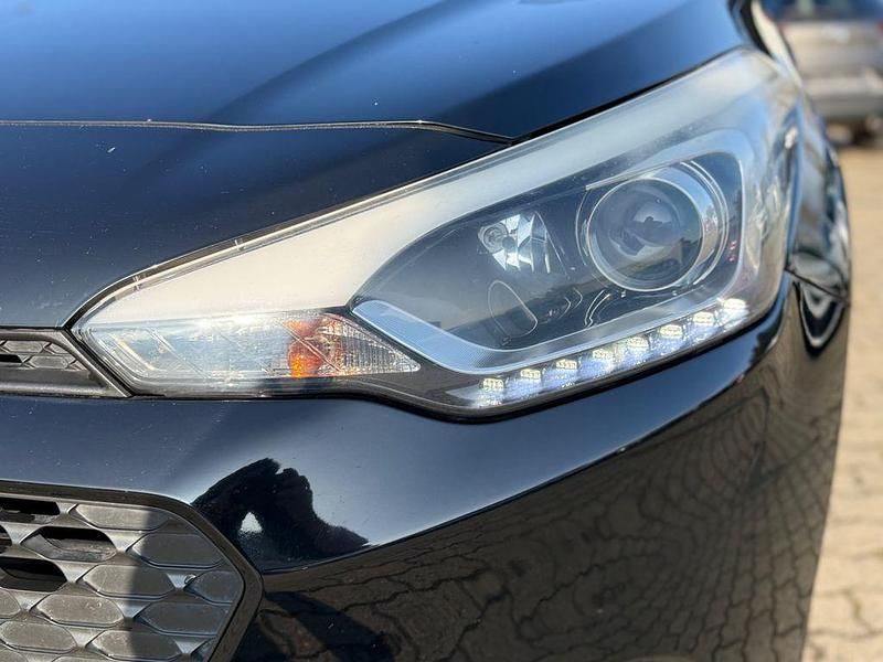 Gebraucht Hyundai i20 84 PS (61 kW) 2016 Schwarz Limousine