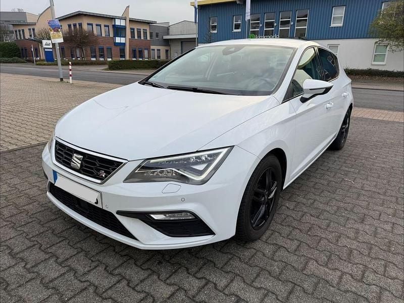 Weiß Gebraucht 2017 Seat Leon FR Limousine | 14.500 € (Fairer Preis) - Bild 1/4