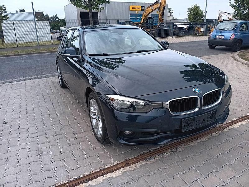 Blau Gebraucht 2017 BMW 320 Advantage Kombi | 7.950 € (Guter Preis) - Bild 1/4