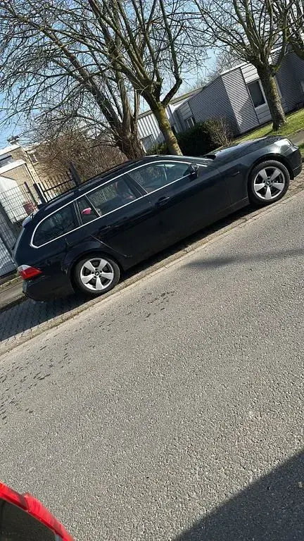 Gebraucht BMW 523 177 PS (130 kW) 2006 Schwarz Kombi