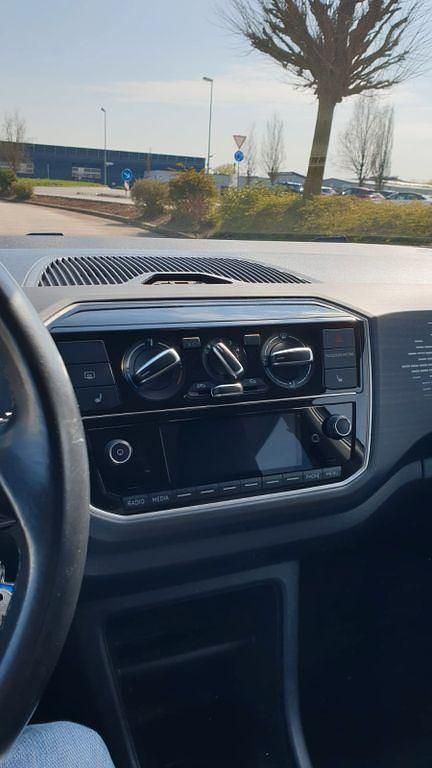 Second-hand VW up! 60 CP (44 kW) 2017 Alb Hatchback