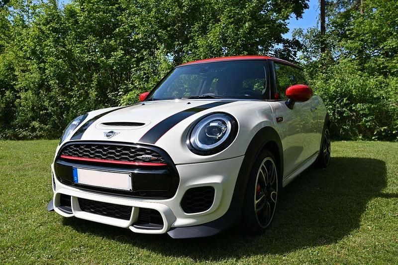 Gebraucht Mini John Cooper Works 231 PS (169 kW) 2021 Weiß Kleinwagen