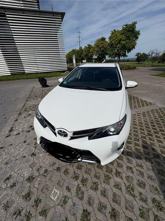 Weiß Gebraucht 2014 Toyota Auris Touring Sports Kombi | 8.500 € (Guter Preis) - Bild 1/4