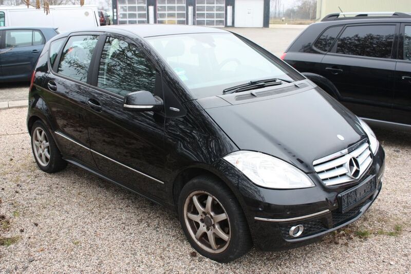 Schwarz Gebraucht 2010 Mercedes A180 Kombi | 3.800 € (Fairer Preis) - Bild 1/4