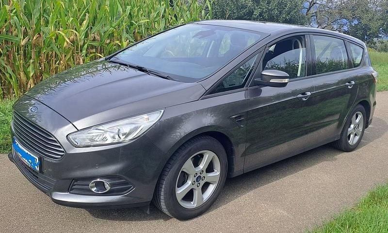 Grau Gebraucht 2016 Ford S-MAX Business Edition Van / Kleinbus | 11.990 € (Fairer Preis) - Bild 1/4