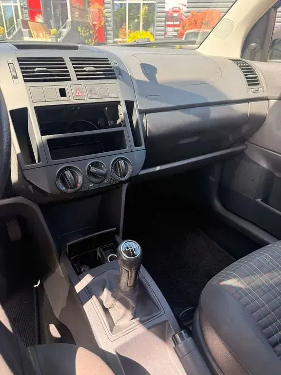 Second-hand VW Polo Trendline 69 CP (50 kW) 2009 Albastru Hatchback