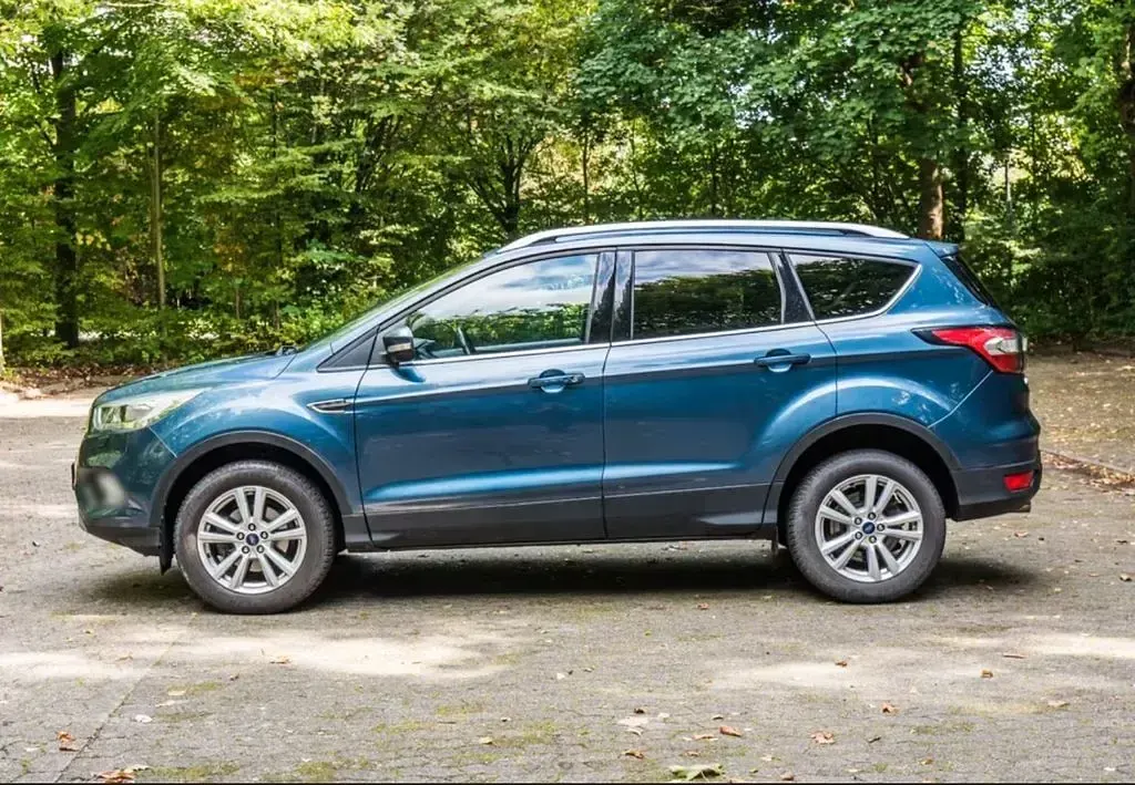 Gebraucht Ford Kuga Cool & Connect 150 PS (110 kW) 2019 Blau SUV